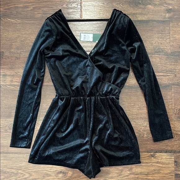 NWT Wild Fable Black Velvet Long Sleeve Romper | Velvet Romper | Velvet - Picture 1 of 8
